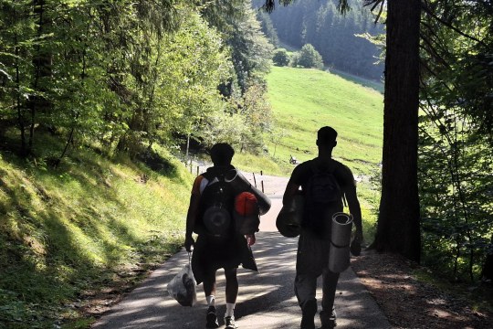 Wanderer zu Bergsee | © LBV