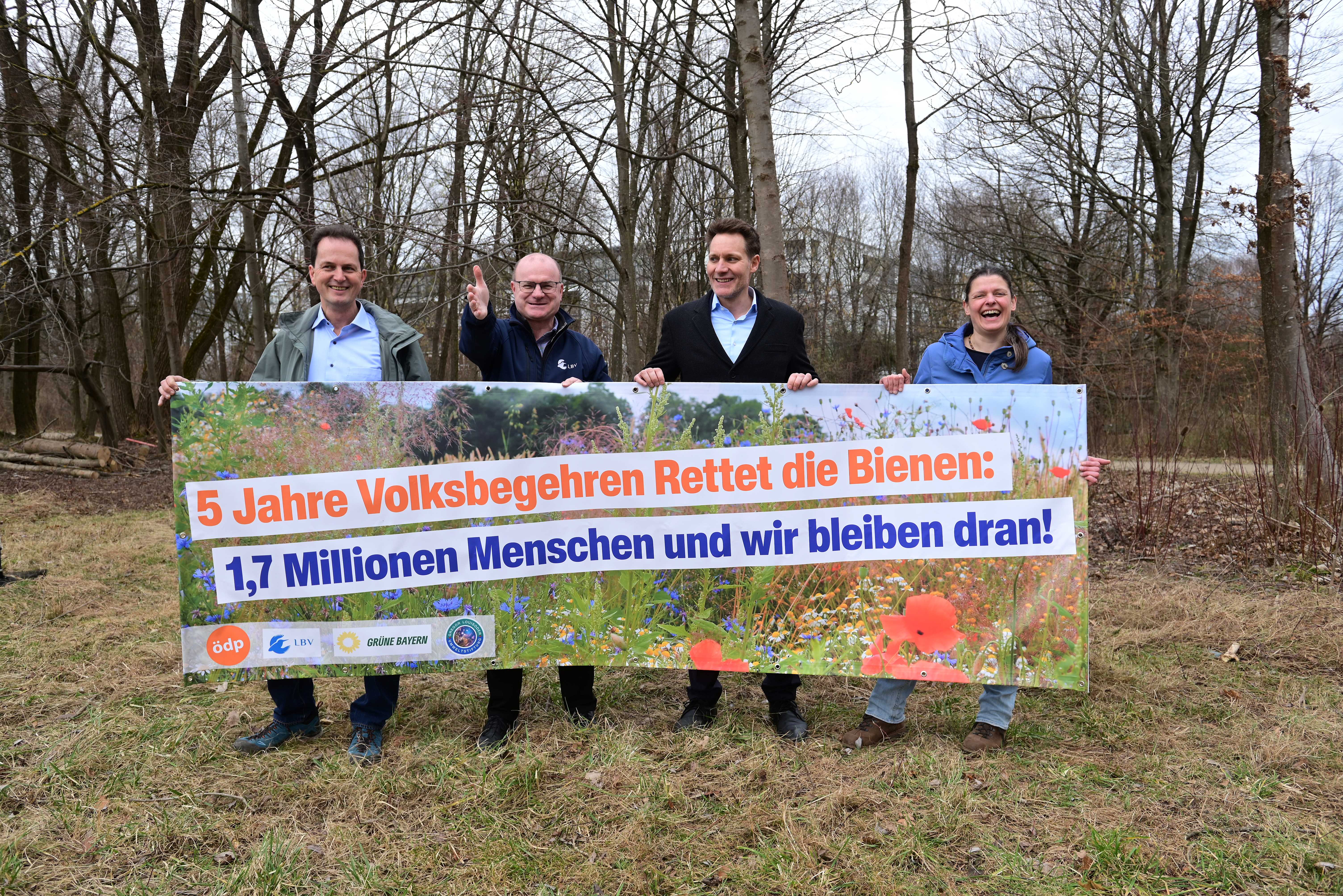 Gruppenbild Trägerkreis Volksbegehren | © Robert Haas