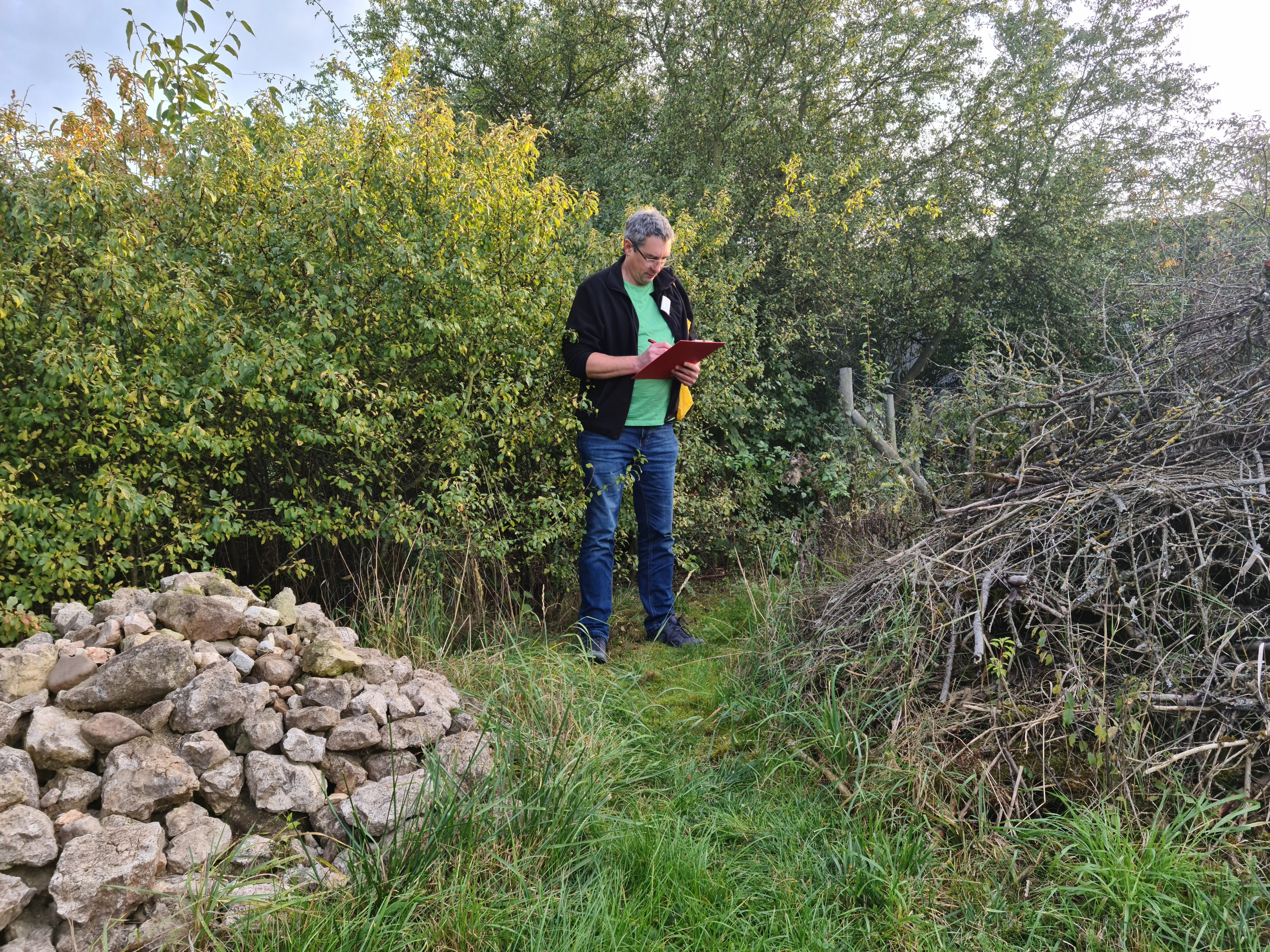 Christian Westhäuser bei der Gartenbewertung | © Tina Westhäuser